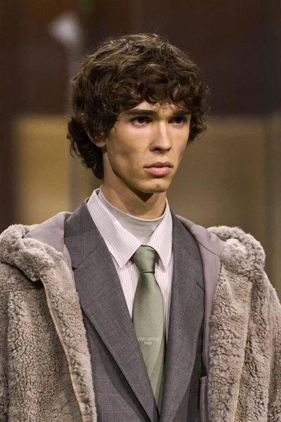 Look 200